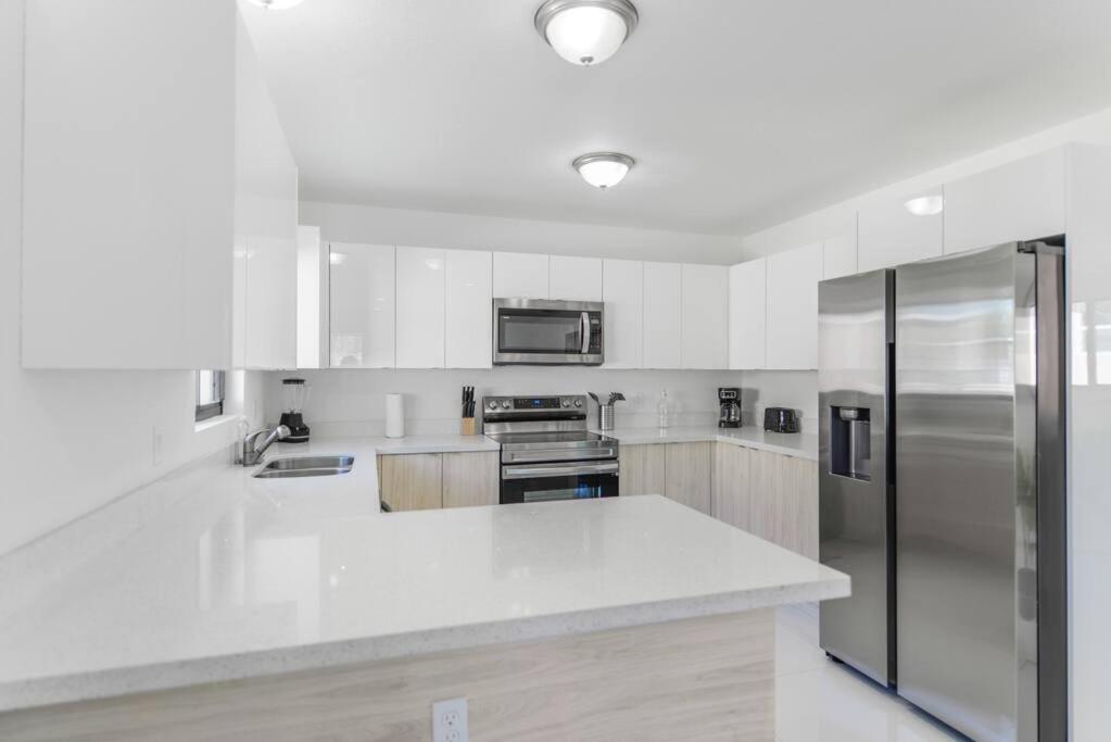 Сasa de vacaciones Stunning 3-bedroom Duplex With Free Parking Miami