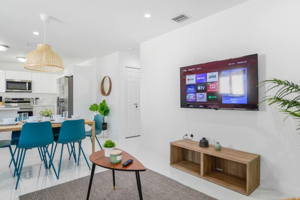 Stunning 3-bedroom Duplex With Free Parking Hébergement de vacances Miami